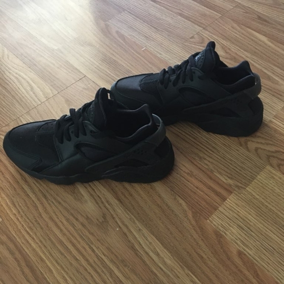 Nike Shoes - Nike Huaraches